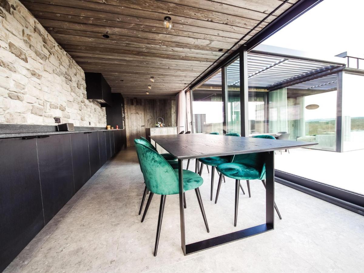 Modern Maison Near *