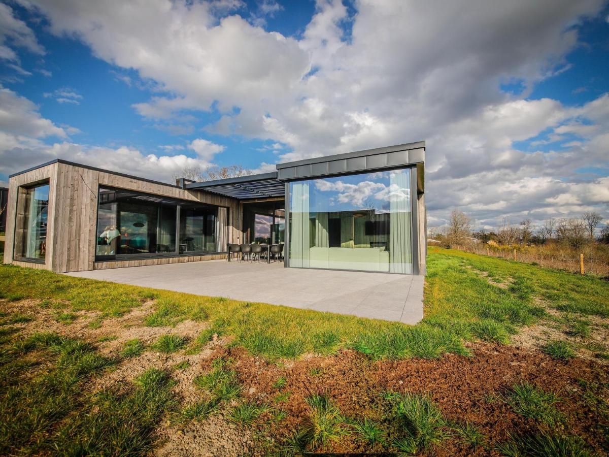 Modern Maison Near *